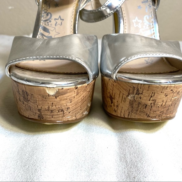 Silver high heeled open toe platform Halloween high heels. - Picture 11 of 16